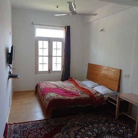 Hotel The Ile à Srīnagar Extérieur photo