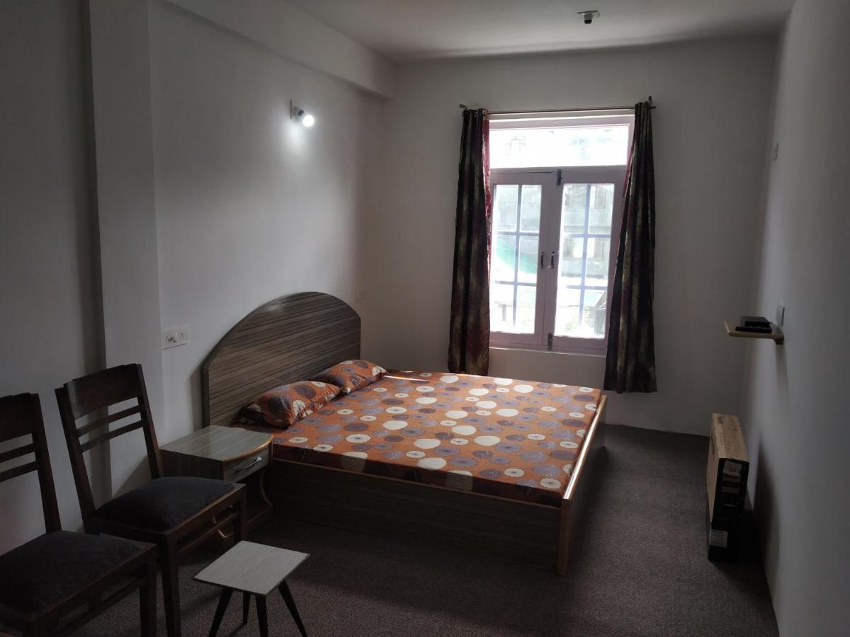 Hotel The Ile à Srīnagar Extérieur photo
